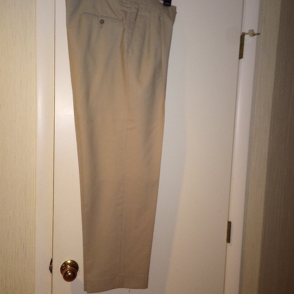 Hart Schaffner Marx Comfort Plus 36-31 Mens front pleated pants